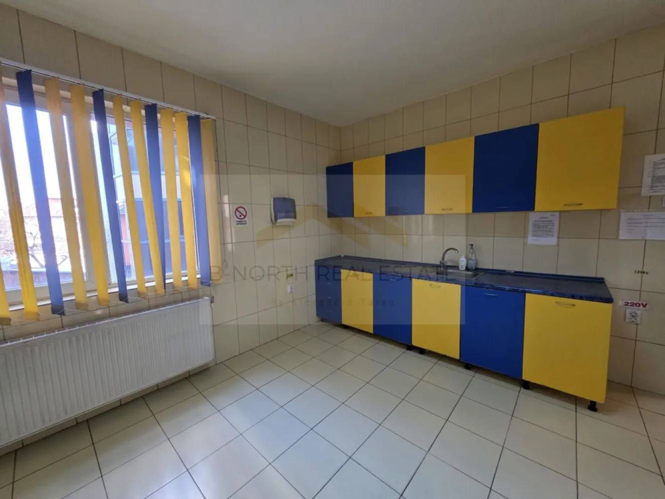 Clădiri de birouri de închiriat Sector 4 – 1.100 mp, vizibilitate stradală