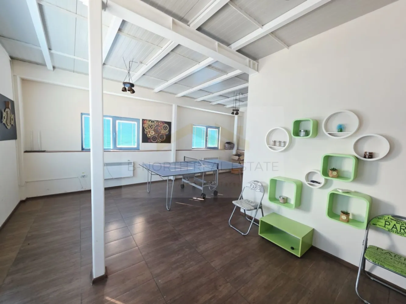 Clădiri de birouri de închiriat Sector 4 – 1.100 mp, vizibilitate stradală