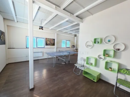 Clădiri de birouri de închiriat Sector 4 – 1.100 mp, vizibilitate stradală