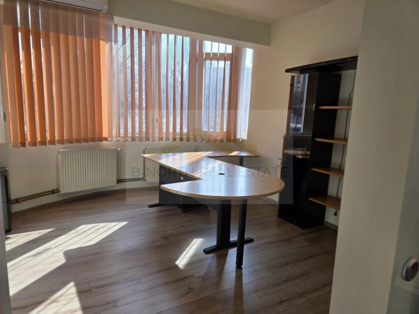 Clădiri de birouri de închiriat Sector 4 – 1.100 mp, vizibilitate stradală