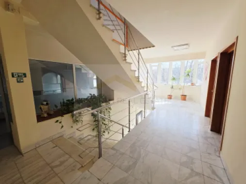 Clădiri de birouri de închiriat Sector 4 – 1.100 mp, vizibilitate stradală