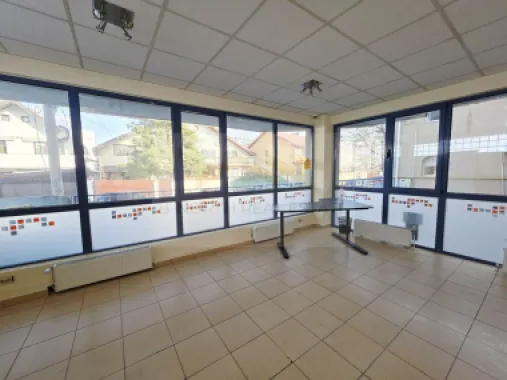 Clădiri de birouri de închiriat Sector 4 – 1.100 mp, vizibilitate stradală
