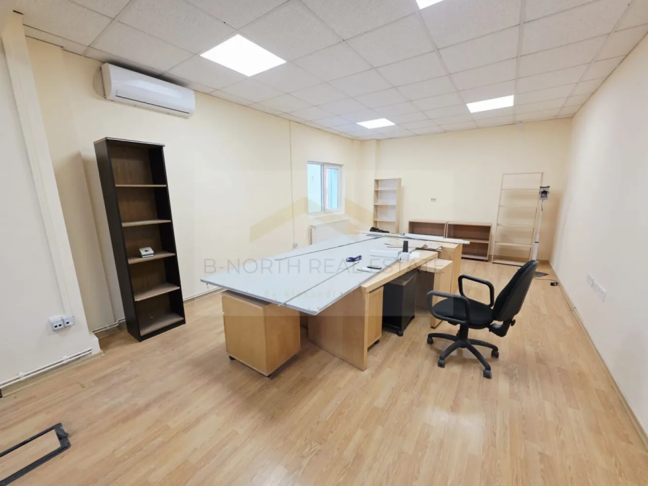 Clădiri de birouri de închiriat Sector 4 – 1.100 mp, vizibilitate stradală