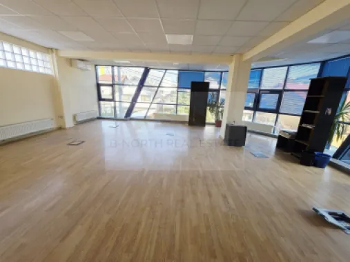 Clădiri de birouri de închiriat Sector 4 – 1.100 mp, vizibilitate stradală