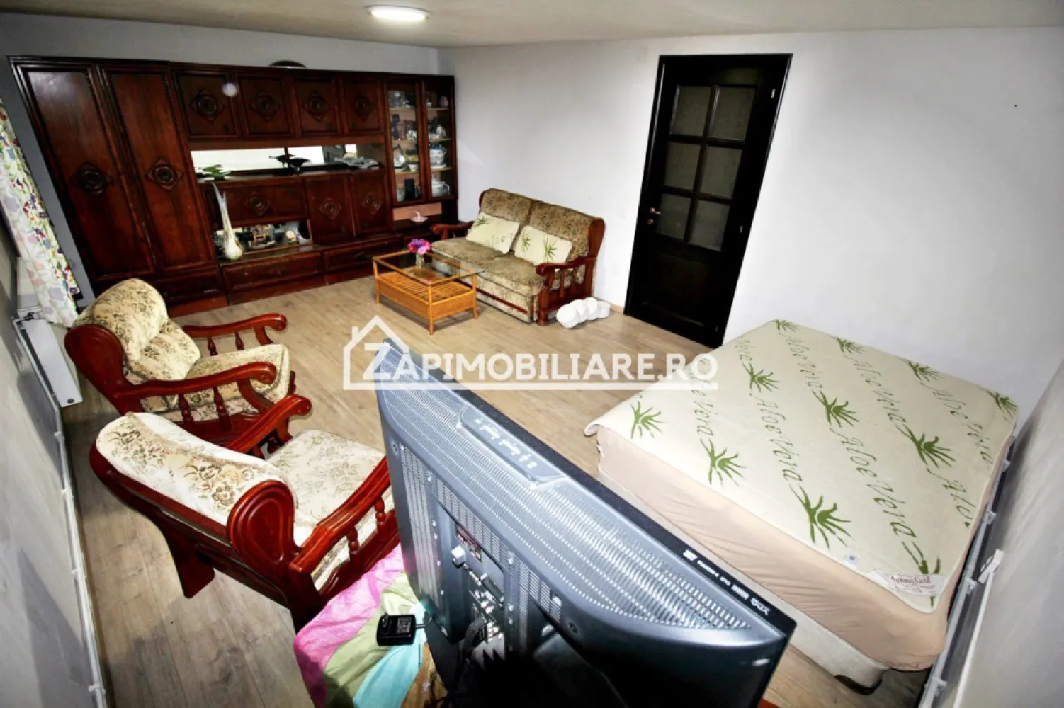 Cazare muncitori Casa 3 camere, 100 mp, 1.000 mp teren, - Contact 0774048706 Bogdan
De închiriat casă 3 camere pentru muncitori,situată în Corunca, suprafața utilă de 100 mp amplasată pe un teren cu suprafață de 2.000 mp.
Compartimentare:
- 1 living, 1 bucătărie, 1 baie, 2 dormitoare, 1 terasă
Prețul 40 ron/persoana / 1 zi

Detalii:
- centrală termică, calorifere, geamuri termopan, 
Casa se închiriază mobilată și utilată la prețul de 50 ron pentru 1 persona/ noapte 
Comisionul perceput este de 50% din valoarea primei chirii si se plateste o singura data in momentul semnarii contractului de inchiriere.
Contact 0774048706 Bogdan
Acest anunț nu corespunde cerințelor tale? Sună la numărul afișat în anunț și unul dintre agenții noștri te va ajuta cu alte oferte personalizate în funcție de cerințele tale.