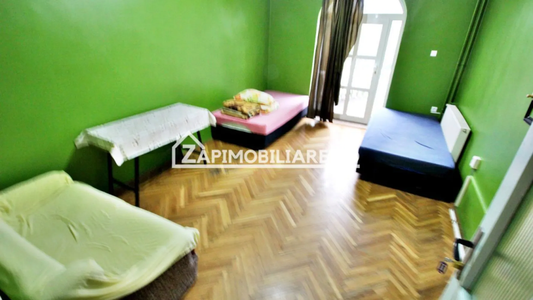 Cazare muncitori 10 camere,3 bucătării,5 băi,10.000 mp teren - De închiriat casă cu 3 nivele 10 camere , 5 băi, 3 bucătării, amplasată pe 10.000 mp teren pe care se poate amenaja ce doreste chiriasul.,situat în Corunca,ideal pentru sedii firme, punct de lucru, cabinet medical, cazare muncitori, 40 ei / zi plus Utilitați 
Detalii:
- centrală termică, calorifere, geamuri termopan.
- la demisol 3 camere , 1 baie, 1 bucătărie, 1 terasă
- la parter 4 camere,1 bucătărie, 1 terasă, 1 living
- 1 la etaj 3 camere 1 bucătarie, 1 living, 2 băi
- 2 terase
- 2 intrări
- 1000 mp teren
- posibilitate parcare 15 masini
- pret cazare muncitori 40 lei /zi plus Utilitați 
- posibilitate de inchiriere si cate 1 etaj
-----------------------------------------------------------------------------------------------------------------------------------------
Comisionul perceput este de 50% din valoarea primei chirii.Și se percepe o singură dată!
Acest anunț nu corespunde cerințelor tale? Sună la numărul afișat în anunț și unul dintre agenții noștri te va ajuta cu alte oferte personalizate în funcție de cerințele tale.