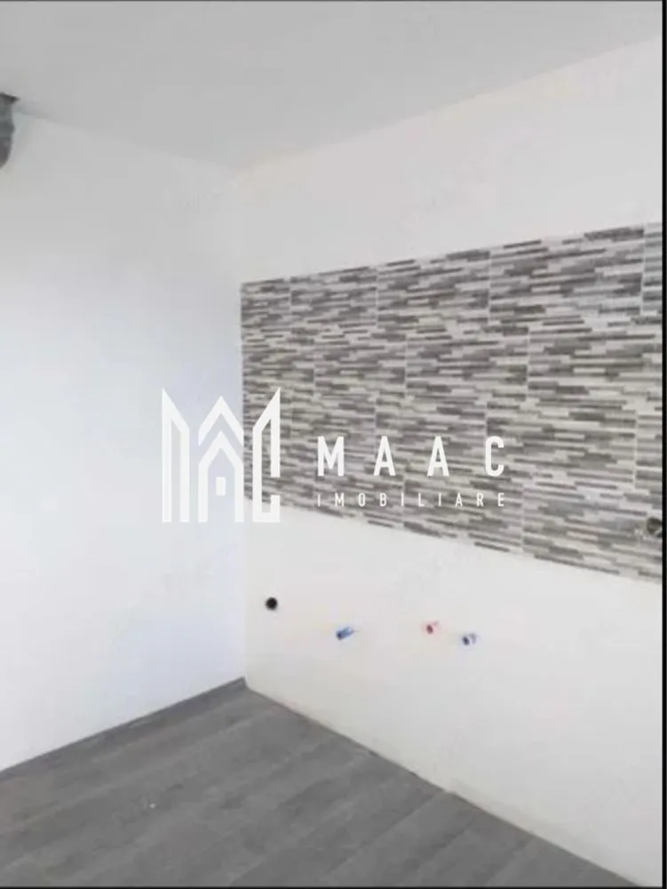 Apartament 2 camere la gri | Mansarda | 40 mpu | - MAAC Imobiliare vă propune spre vânzare un apartament situat în zona Dovali, pe strada Nicolae Bălcescu nr. 43, Bloc 300, o oportunitate excelentă pentru cei care își doresc să își amenajeze locuința exact după propriul stil și preferințe.
Notă: Fotografiile prezentate sunt cu titlu demonstrativ. Apartamentul se predă la gri (nefinisat).
Caracteristici:
Apartament cu suprafață totală de 40–42 mp
Se vinde în stadiul la gri
Situat în zona Dovali – Nicolae Bălcescu
Ideal pentru locuință proprie sau investiție
Preț: 28.000 € + TVA
Compartimentare:
Spațiu eficient organizat
Posibilitate de amenajare și personalizare în funcție de necesitățile viitorului proprietar
Dotări:
Predare în stadiu la gri, oferind libertate totală în alegerea finisajelor și designului interior
Instalațiile și finisajele pot fi realizate după preferințele cumpărătorului
Avantaje:
Preț competitiv pentru zona în care este amplasat
Posibilitatea amenajării complete după propriul gust, fără compromisuri
Ideal pentru investiție sau pentru prima locuință
Suprafață optimă, ușor de întreținut și eficient compartimentabilă
Amplasare într-o zonă cu acces facil către principalele puncte de interes din municipiu
Această proprietate reprezintă alegerea ideală pentru cumpărătorii care caută flexibilitate în amenajare și doresc să transforme un spațiu în locuința perfectă, adaptată propriilor nevoi.
Pentru mai multe informații și programarea unei vizionări, echipa MAAC Imobiliare vă stă la dispoziție.ID 3177366