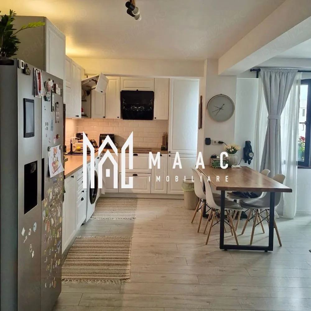 Apartament 3 camere decomandat | Ostroveni, Râmnicu Vâlcea | 109 mp, parcare - Apartament cu 3 camere decomandat, 109 mp utili, situat la etajul 2 al unui bloc boutique P+3 din zona Agrement Ostroveni, Râmnicu Vâlcea, finalizat în 2025 și pregătit pentru locuire.

Detalii proprietate:
• Suprafață utilă: 109 mp; suprafață construită: 130,8 mp
• Compartimentare: 3 camere, 2 dormitoare, 1 baie, 1 bucătărie
• Etaj 2 din 3, într-un imobil finalizat, cu structură din cărămidă
• Stare interioară: ultrafinisat
• Living cu bucătărie open-space de 48,23 mp
• Dormitor de 13,80 mp și dormitor matrimonial de 14,95 mp
• Dressing dedicat și hol de 4,56 mp
• 1 balcon și 1 loc de parcare

Zonă și acces:
Proprietatea este amplasată pe Bulevardul Dem Rădulescu, în zona Agrement Ostroveni, cu acces rapid către magazine, școli, grădinițe, farmacii, mijloace de transport și alte puncte de interes.

Pentru detalii suplimentare și programarea unei vizionări, contactează echipa MAAC Imobiliare și menționează Cod anunț CP3179432.