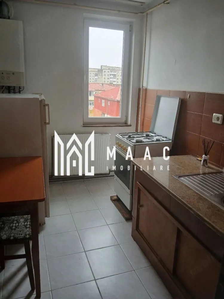 Apartament 2 camere | Traian | 62 mp | - MAAC Imobiliare vă propune spre închiriere un apartament cu 2 camere decomandat, situat în cartierul Ostroveni, pe Bulevardul Pandurilor, în zona A-uri, una dintre cele mai căutate zone rezidențiale din Râmnicu Vâlcea.
Locuința este ideală pentru persoane singure, cupluri sau familii care își doresc confort, acces rapid către facilitățile urbane și o închiriere pe termen lung.
Caracteristici:
Apartament cu 2 camere decomandat
Situat în zona A-uri – Ostroveni
Amplasat pe Bulevardul Pandurilor
Se închiriază semimobilat
Disponibil pentru închiriere pe termen lung
Chirie: 250 €/lună, negociabil
Compartimentare:
Living
Dormitor
Bucătărie separată
Baie
Hol
Dotări:
Centrală termică proprie
Mobilier parțial
Compartimentare decomandată
Spații bine organizate și funcționale
Avantaje:
Poziționare excelentă într-o zonă apreciată și bine conectată
Acces rapid către magazine, școli, grădinițe, farmacii și mijloace de transport
Centrală proprie pentru un confort termic sporit și controlul costurilor
Ideal pentru închiriere pe termen lung
Raport foarte bun între preț și facilitățile oferite
Pentru informații suplimentare și programarea unei vizionări, echipa MAAC Imobiliare vă stă la dispoziție. ID 3179501