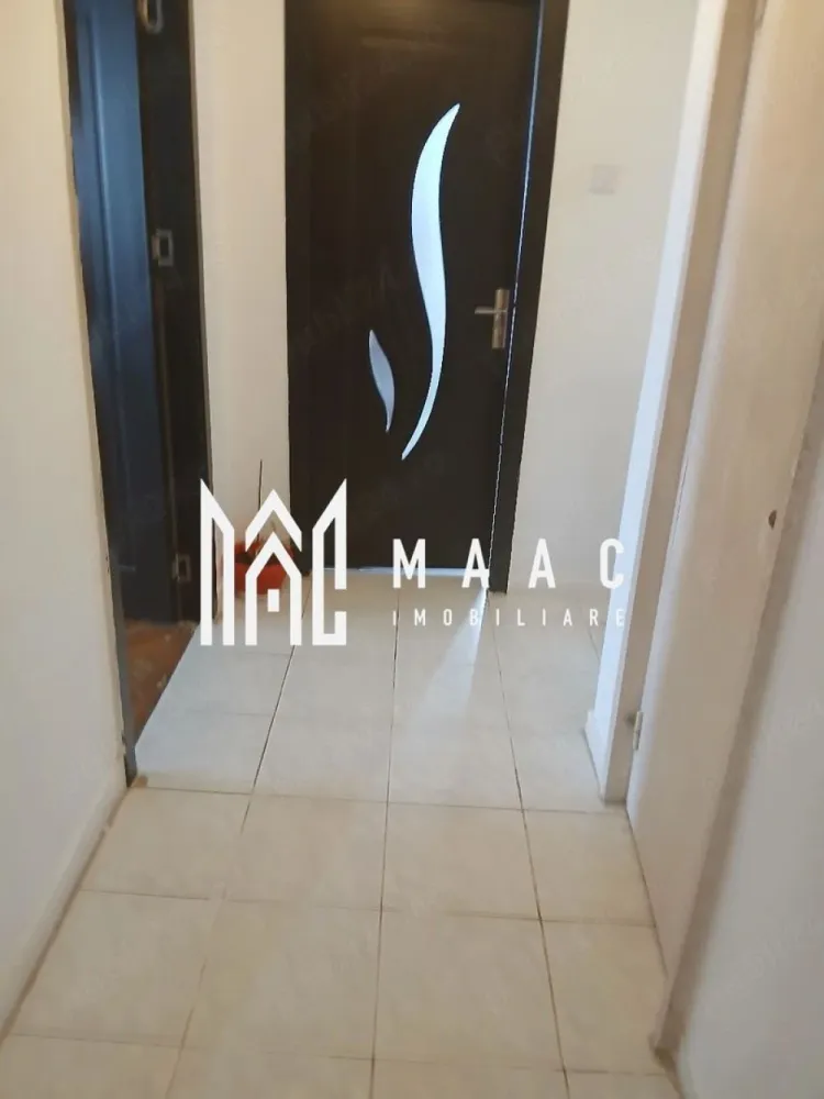 Apartament 2 camere | Traian | 62 mp | - MAAC Imobiliare vă propune spre închiriere un apartament cu 2 camere decomandat, situat în cartierul Ostroveni, pe Bulevardul Pandurilor, în zona A-uri, una dintre cele mai căutate zone rezidențiale din Râmnicu Vâlcea.
Locuința este ideală pentru persoane singure, cupluri sau familii care își doresc confort, acces rapid către facilitățile urbane și o închiriere pe termen lung.
Caracteristici:
Apartament cu 2 camere decomandat
Situat în zona A-uri – Ostroveni
Amplasat pe Bulevardul Pandurilor
Se închiriază semimobilat
Disponibil pentru închiriere pe termen lung
Chirie: 250 €/lună, negociabil
Compartimentare:
Living
Dormitor
Bucătărie separată
Baie
Hol
Dotări:
Centrală termică proprie
Mobilier parțial
Compartimentare decomandată
Spații bine organizate și funcționale
Avantaje:
Poziționare excelentă într-o zonă apreciată și bine conectată
Acces rapid către magazine, școli, grădinițe, farmacii și mijloace de transport
Centrală proprie pentru un confort termic sporit și controlul costurilor
Ideal pentru închiriere pe termen lung
Raport foarte bun între preț și facilitățile oferite
Pentru informații suplimentare și programarea unei vizionări, echipa MAAC Imobiliare vă stă la dispoziție. ID 3179501