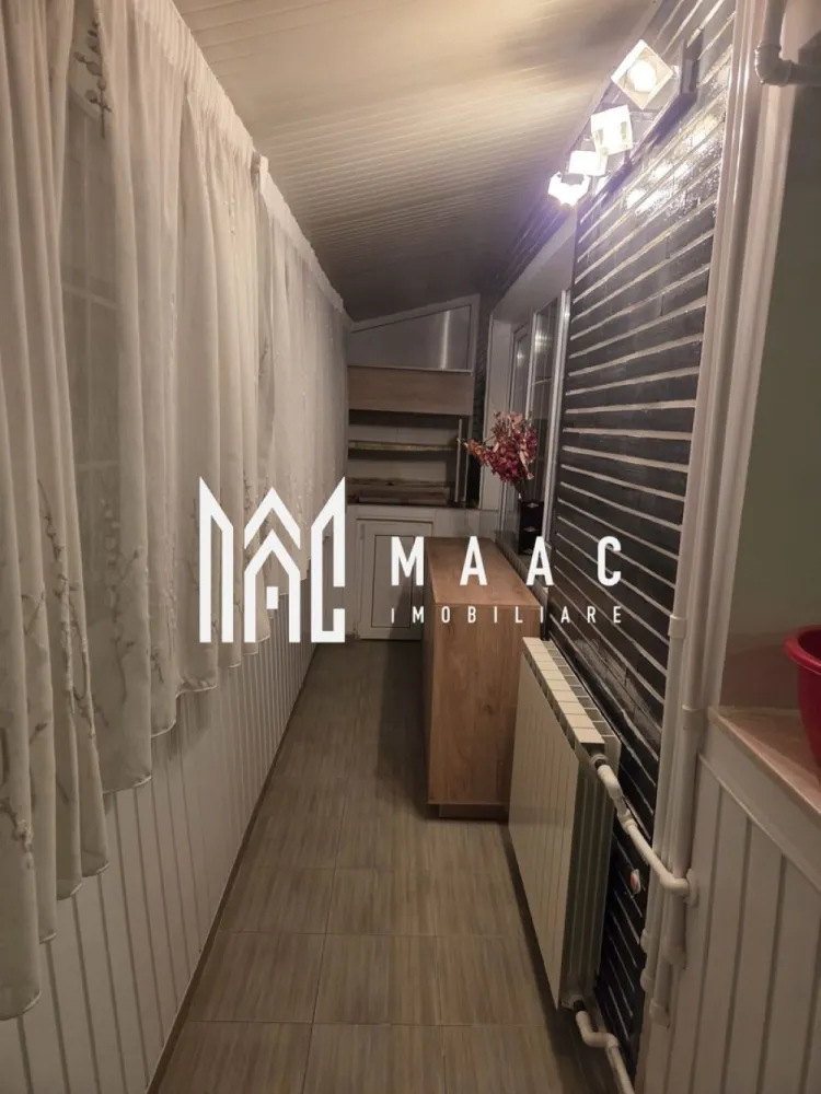 Apartament 2 camere decomandat | Central, Râmnicu Vâlcea | 50 mp, renovat - Apartament cu 2 camere decomandat de închiriat în zona Central din Râmnicu Vâlcea, cu 50 mp utili, renovat, complet mobilat și utilat, disponibil pentru mutare imediată.

Detalii proprietate:
• Suprafață utilă: 50 mp
• Suprafață construită: 60 mp
• Compartimentare: 2 camere, 1 dormitor, 1 baie, 1 bucătărie, hol și balcon
• Etaj 4 din 4
• An construcție: 1977, construcție finalizată
• Stare interioară: renovat
• Complet mobilat și utilat
• Dotări confirmate: centrală termică proprie, aer condiționat, mobilier modern și electrocasnice incluse

Zonă și acces:
Proprietatea este amplasată în zona Central din Râmnicu Vâlcea, cu acces facil către magazine, restaurante, mijloace de transport și alte puncte de interes. Poziționarea oferă acces rapid către zonele importante ale orașului.

Cod anunț CP3179505. Contactați echipa MAAC Imobiliare pentru mai multe informații și pentru programarea unei vizionări.