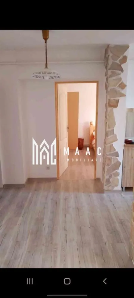 Apartament 2 camere | Lenin Sud, Râmnicu Vâlcea | 52 mp, etaj 3, balcon - Apartament cu 2 camere de închiriat în Lenin Sud, Râmnicu Vâlcea, pe Bulevardul Tineretului, cu 52 mp utili, etaj 3 și balcon, potrivit pentru locuire urbană cu acces facil la puncte de interes.

Detalii proprietate:
• Suprafață utilă: 52 mp (suprafață construită 62,4 mp)
• Apartament cu 2 camere, 1 dormitor, 1 baie și 1 bucătărie
• Etaj 3 din 4, imobil finalizat, construit în 1977
• Structură din cărămidă
• Bucătărie open-space cu zonă de dining
• Balcon deschis
• Bucătărie mobilată și utilată, inclusiv frigider
• Ferestre cu geam termopan, parchet, calorifere în fiecare încăpere
• Baie cu cadă pe colț și calorifer portprosop

Localizare și acces:
Proprietatea este amplasată vis-a-vis de Colegiul Economic Râmnicu Vâlcea, într-o zonă cu acces rapid către școli, magazine, mijloace de transport și alte puncte de interes urbane.

Cod anunț CP3179508. Contactați echipa MAAC Imobiliare pentru detalii suplimentare și programarea unei vizionări.