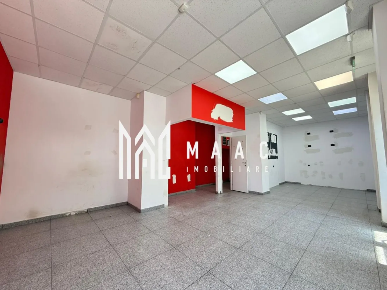 Spatiu comercial la strada | 50MP | Parcare | VAD | Vitrina - MAAC Imobiliare ofera spre inchiriere spatiu pretabil pentru activitati comerciale in zona Stefan cel Mare (reper - magazinul Simpa).

Spatiul este compartimentat astfel: o incapere spatioasa la intrare (26,5 mp) si inca una de 5,13 mp, o incapere cu o cale de acces in partea din spate (28,1 mp) si grup sanitar (5,14 mp).

Incalzirea/ racirea se face cu instalatii de aer conditionat. Contorizarea este separata.

Disponibilitate imediata. Se inchiriaza pe o perioada de minim 12 luni.

Se percepe garantie in cuantumul unei chirii lunare.

Pentru mai multe detalii va rugam specificati telefonic: CP3087172