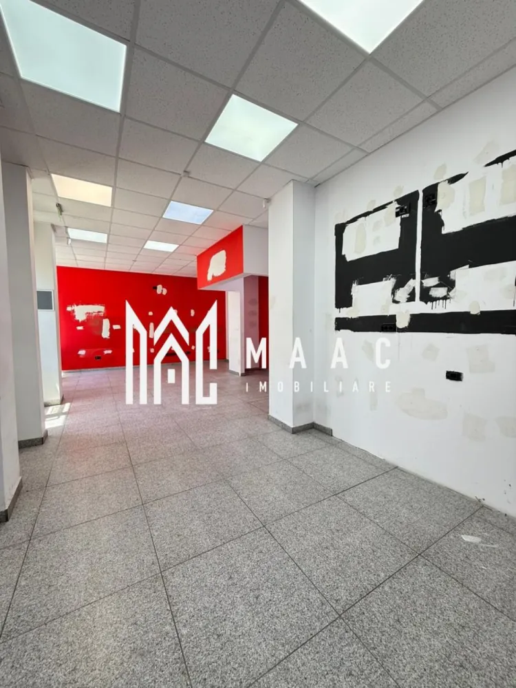 Spatiu comercial la strada | 50MP | Parcare | VAD | Vitrina - MAAC Imobiliare ofera spre inchiriere spatiu pretabil pentru activitati comerciale in zona Stefan cel Mare (reper - magazinul Simpa).

Spatiul este compartimentat astfel: o incapere spatioasa la intrare (26,5 mp) si inca una de 5,13 mp, o incapere cu o cale de acces in partea din spate (28,1 mp) si grup sanitar (5,14 mp).

Incalzirea/ racirea se face cu instalatii de aer conditionat. Contorizarea este separata.

Disponibilitate imediata. Se inchiriaza pe o perioada de minim 12 luni.

Se percepe garantie in cuantumul unei chirii lunare.

Pentru mai multe detalii va rugam specificati telefonic: CP3087172