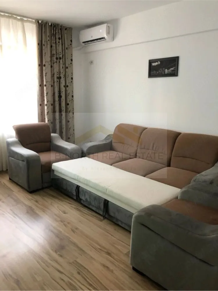 Apartament 2 camere de închiriat | Metrou Dimitrie Leonida | Loc de parcare - B-North Real Estate vă propune spre închiriere un apartament cu 2 camere decomandat, situat în zona Berceni, la doar 200 de metri de stația de metrou Dimitrie Leonida, în imediata apropiere a complexului Monaco Towers.
Apartamentul este amplasat la etajul 1 al unui imobil construit în 2018 și are o suprafață utilă de 60 mp. Se închiriază complet mobilat și utilat, fiind ideal pentru un cuplu sau o persoană care își dorește acces rapid către metrou și toate facilitățile zonei.

Caracteristici principale:

Apartament 2 camere
Compartimentare decomandată
Suprafață utilă: 60 mp
Etaj 1
Construcție 2018
Balcon
Debara
Complet mobilat și utilat
Disponibil imediat

Dotări și beneficii:

Centrală termică proprie pe gaz
Geamuri termopan
Parchet laminat
Gresie și faianță
Bucătărie complet utilată
Spații generoase de depozitare
Costuri reduse de întreținere
Parcare
Loc de parcare inclus
Acces securizat cu barieră

Avantaje locație:

Aproximativ 2 minute de mers până la metrou Dimitrie Leonida
Lângă Monaco Towers
Acces rapid către Sectorul 4 și centrul Bucureștiului
Supermarketuri, farmacii, restaurante și cafenele în apropiere
Mijloace de transport și zone comerciale la câteva minute de mers pe jos
Recomandat pentru:

Cupluri
Persoane singure
Profesioniști
Studenți

Preț și condiții:

Chirie: 420 euro/lună
Loc de parcare inclus
Disponibil imediat

Pentru informații suplimentare și programarea unei vizionări, contactați B-North Real Estate.