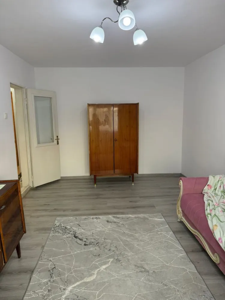 De vanzare apartament cu 2 camere, etaj 4/4, recent renovat, 33.000 euro