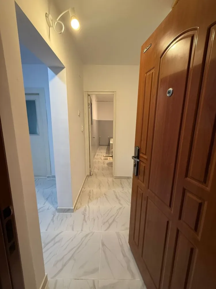 De vanzare apartament cu 2 camere, etaj 4/4, recent renovat, 33.000 euro