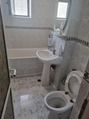 De inchiriat apartament cu 3 camere, zona Garii, etaj 3, 490 euro negociabi