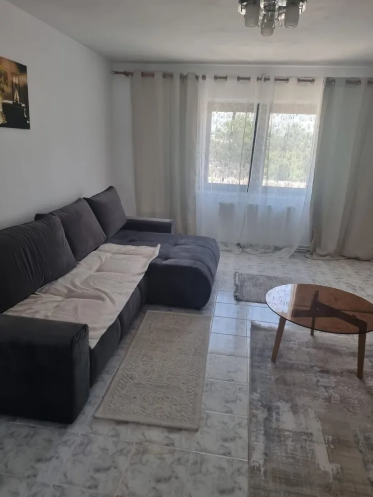 De inchiriat apartament cu 3 camere, zona Garii, etaj 3, 490 euro negociabi