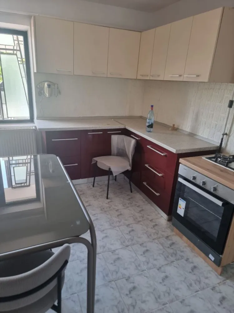 De inchiriat apartament cu 3 camere, zona Garii, etaj 3, 490 euro negociabi