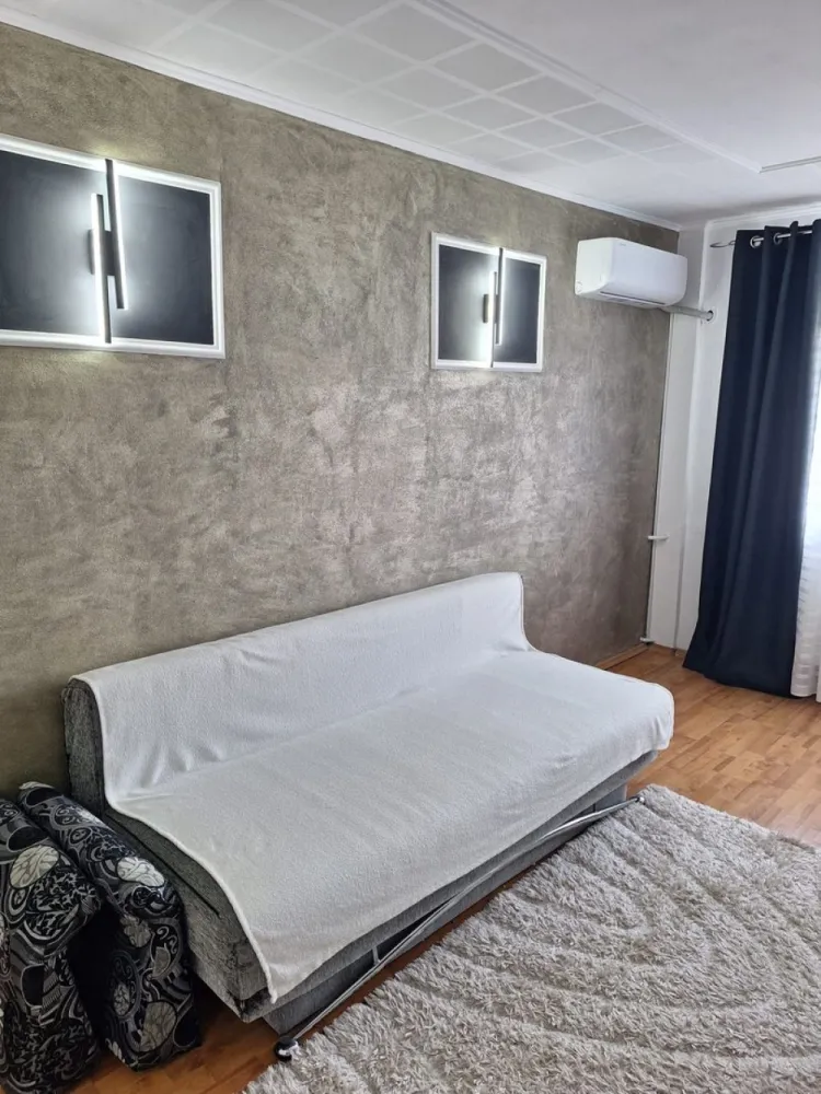 Regim hotelier, 2 camere, Micro 17, 200 lei/noapte - Se ofera spre inchiriere în regim hotelier un apartament modern cu 2 camere, situat în cartierul Micro 17, într-o zonă liniștită și accesibilă.
Apartamentul este complet mobilat și utilat, amenajat cu bun gust și oferă toate condițiile necesare pentru un sejur confortabil. Beneficiați de spații luminoase, mobilier modern și toate facilitățile necesare pentru a vă simți ca acasă.
- Living spațios
- Dormitor confortabil
- Bucătărie complet utilată
- Baie modernă
- Wi-Fi și TV
- Curățenie și confort garantate
Ideal pentru persoane aflate în interes de serviciu, turiști sau pentru sejururi de scurtă durată.
Tarif: 200 lei/noapte
Pentru rezervări și informații suplimentare, vă rugăm să ne contactați 0746.252.252 Liliana Ene, 0741.030291, Marilena Agentia Mag Invest.