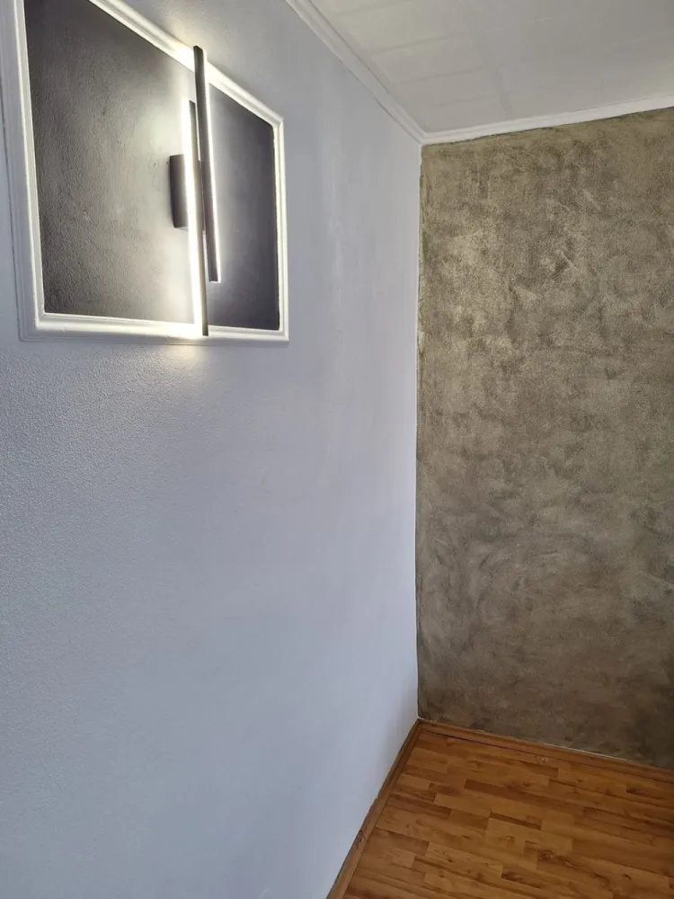 Regim hotelier, 2 camere, Micro 17, 200 lei/noapte - Se ofera spre inchiriere în regim hotelier un apartament modern cu 2 camere, situat în cartierul Micro 17, într-o zonă liniștită și accesibilă.
Apartamentul este complet mobilat și utilat, amenajat cu bun gust și oferă toate condițiile necesare pentru un sejur confortabil. Beneficiați de spații luminoase, mobilier modern și toate facilitățile necesare pentru a vă simți ca acasă.
- Living spațios
- Dormitor confortabil
- Bucătărie complet utilată
- Baie modernă
- Wi-Fi și TV
- Curățenie și confort garantate
Ideal pentru persoane aflate în interes de serviciu, turiști sau pentru sejururi de scurtă durată.
Tarif: 200 lei/noapte
Pentru rezervări și informații suplimentare, vă rugăm să ne contactați 0746.252.252 Liliana Ene, 0741.030291, Marilena Agentia Mag Invest.