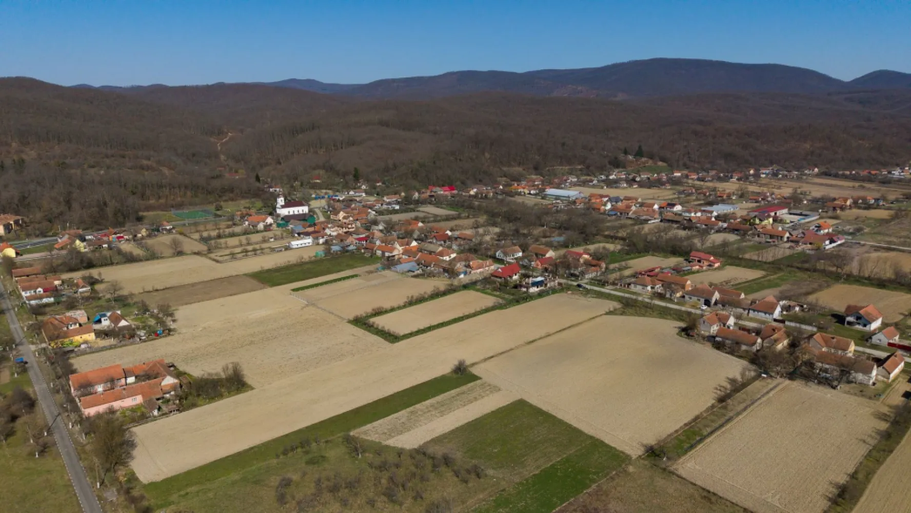 Loc de casă în Odvoș - Conop 3000mp