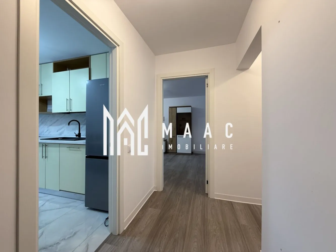 Apartament de vanzare Sibiu 3 camere decomandat | Turnișor | 65 mp, parter - Apartament cu 3 camere decomandat, situat în Turnișor, Sibiu, pe Șoseaua Alba Iulia, cu 65 mp utili și poziționare la parter, potrivit pentru locuire imediată.

Detalii proprietate:
• Suprafață utilă: 65 mp, suprafață construită 78 mp
• Compartimentare: hol de acces, living, bucătărie separată, 2 dormitoare și baie
• Situat la parterul unui imobil cu 4 etaje, construcție finalizată în 1980
• Interior nou, confort 1, orientare sud
• Pivniță inclusă, utilă pentru depozitare

Apartamentul este amplasat în cartierul Turnișor, pe Șoseaua Alba Iulia, într-o zonă liniștită și bine conectată din Sibiu, cu acces facil către punctele de interes urbane.

Cod anunț CP3180763. Contactați echipa MAAC Imobiliare pentru detalii suplimentare și pentru programarea unei vizionări.