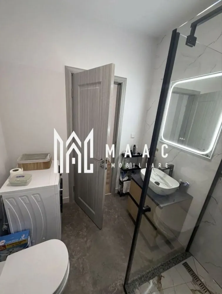 Apartament | 2 camere | 65 MPU | Balcon | Turnișor - MAAC Imobiliare vă propune spre închiriere un apartament spațios și complet mobilat, situat la etajul 1 al unui imobil nou, construit în anul 2024, lânga cartierul Magnolia.

Apartamentul are o suprafață utilă de 70 mp, este decomandat și dispune de un nivel ridicat de confort, fiind ideal pentru un cuplu, o persoană sau o familie.

Caracteristici:
2 camere
1 baie
1 bucătărie separată, complet mobilată și utilată
1 balcon de 9mp

loc propriu de parcare
clasă energetică A
încălzire prin pardoseală
aer condiționat
internet prin cablu și Wi-Fi
bloc izolat termic
parchet și uși interioare din lemn

Utilități:
Apă, canalizare, curent, gaz, telefon și CATV.

Apartamentul se închiriază complet mobilat și utilat, inclusiv cu:
Frigider
Aragaz
Hotă
Cuptor cu microunde
Cafetieră
Mașină de spălat rufe
Mașină de spălat vase
Robot de bucătărie
Sandwich-maker
Toaster
TV
Uscător de păr

Condiții închiriere: garanție în cuantumul unei chirii ,chiriaș pe termen lung

Facilități suplimentare:
Administrare imobil
Menaj
Supraveghere video

Pentru mai multe informații sau programarea unei vizionări, contactați-ne și specificați codul de identificare al proprietății ID: CP3181072.