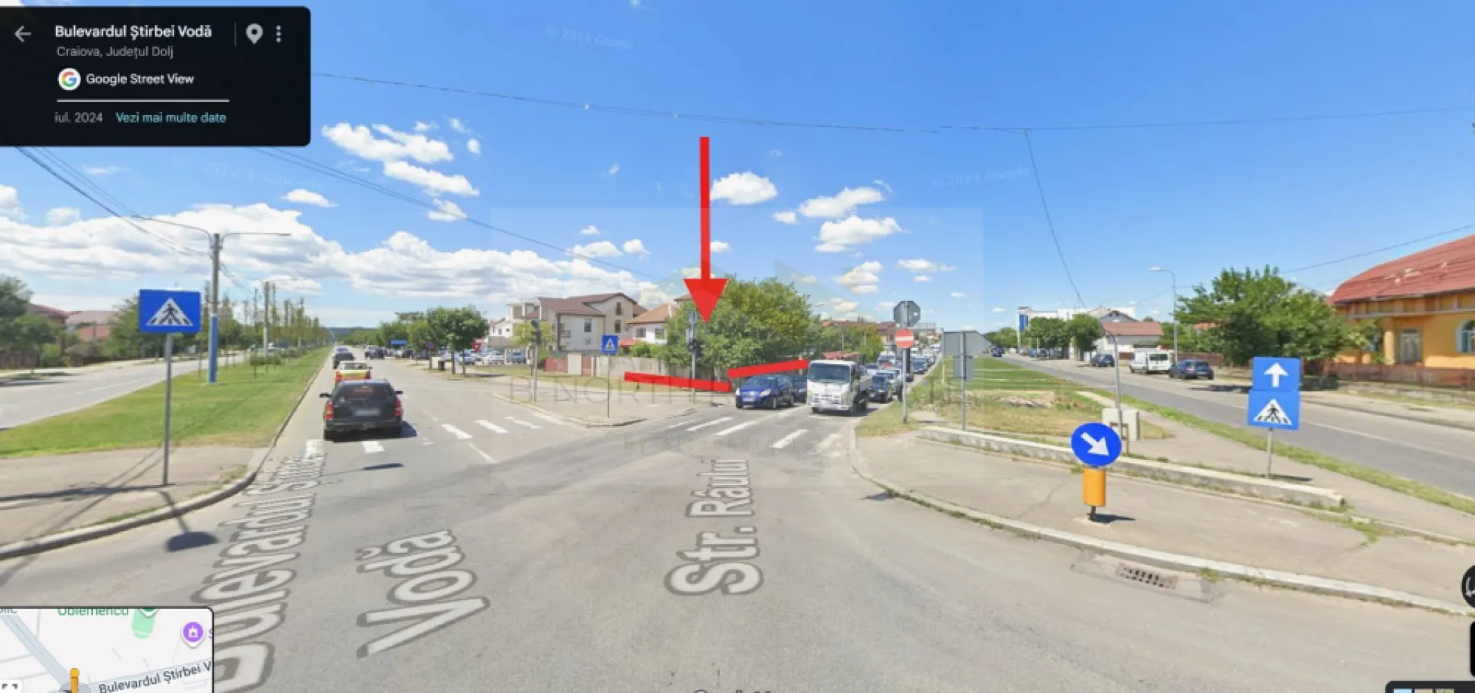 Teren 500 mp , colț stradal, vizibilitate maximă, lângă stadion – Craiova - B-North Real Estate vă propune spre închiriere un teren cu poziție excelentă în Craiova, amplasat într-o intersecție cu trafic intens, în zona Bulevardul Știrbei Vodă / Strada Râului, în imediata apropiere a stadionului.

Terenul are o suprafață de aproximativ 500 mp și beneficiază de deschidere la două străzi, ceea ce îi oferă vizibilitate foarte bună, acces facil și expunere comercială maximă.

Poziționarea la colț, traficul auto constant și proximitatea față de stadion, zone rezidențiale și artere importante fac această proprietate potrivită pentru activități comerciale care au nevoie de vad, acces rapid și imagine stradală bună.

Terenul se poate racorda la toate utilitățile, dacă este necesar, în funcție de activitatea desfășurată și de cerințele viitorului chiriaș.

Proprietatea este pretabilă pentru:

spălătorie auto self-service
vulcanizare / detailing auto
parcare privată
coffee to go / fast-food / container comercial
florărie
rent-a-car
showroom auto de mici dimensiuni
punct de servicii rapide
alte activități comerciale cu nevoie de vizibilitate și acces stradal

Un avantaj important îl reprezintă amplasarea într-o zonă foarte circulată, cu vizibilitate din mai multe direcții, ideală pentru un business care dorește expunere directă și trafic natural de clienți.

Preț recomandat de promovare: 1.200 euro/lună, negociabil în funcție de durata contractuală și investițiile chiriașului.

Pentru mai multe detalii și programarea unei vizionări, vă rugăm să contactați B-North Real Estate.