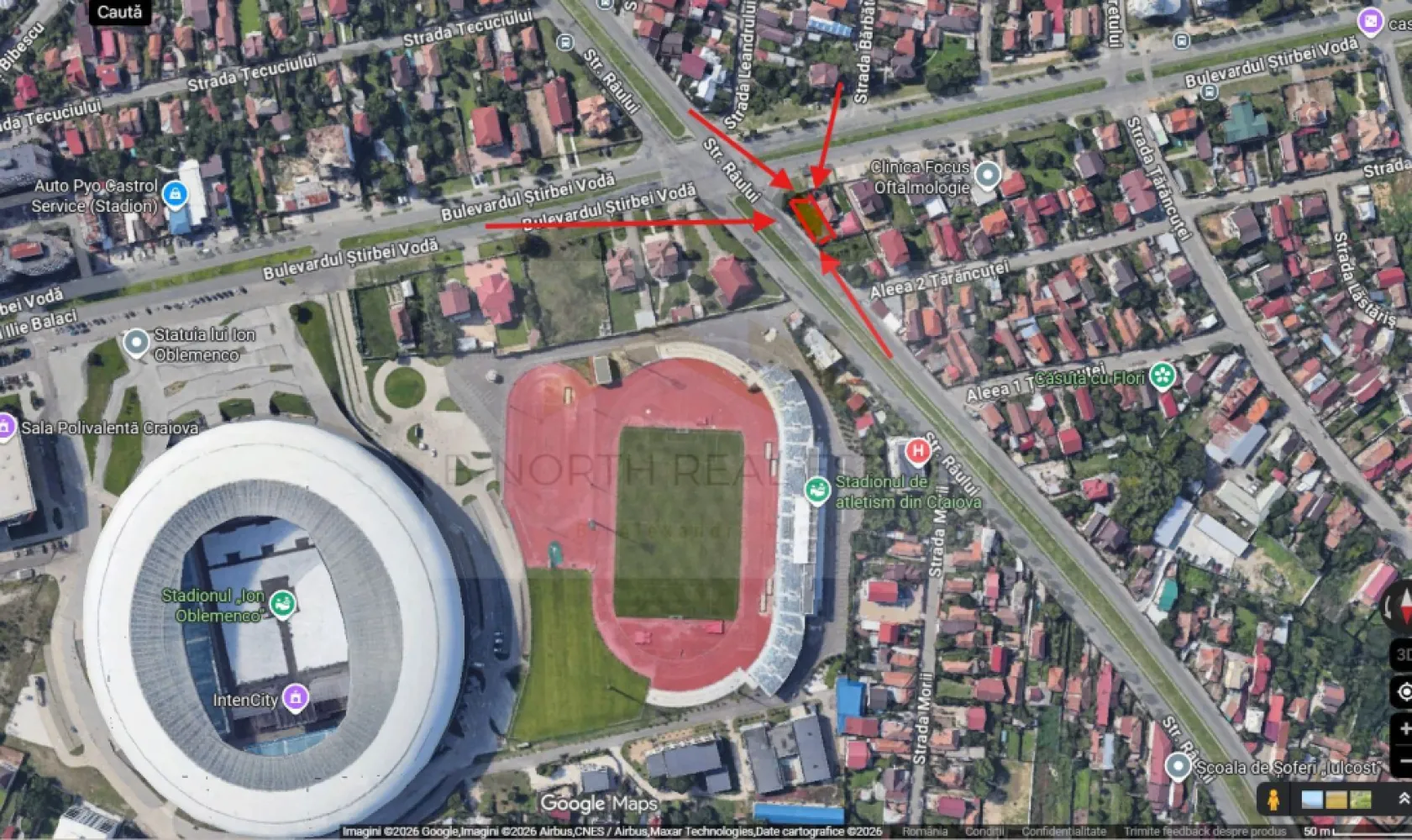 Teren 500 mp , colț stradal, vizibilitate maximă, lângă stadion – Craiova - B-North Real Estate vă propune spre închiriere un teren cu poziție excelentă în Craiova, amplasat într-o intersecție cu trafic intens, în zona Bulevardul Știrbei Vodă / Strada Râului, în imediata apropiere a stadionului.

Terenul are o suprafață de aproximativ 500 mp și beneficiază de deschidere la două străzi, ceea ce îi oferă vizibilitate foarte bună, acces facil și expunere comercială maximă.

Poziționarea la colț, traficul auto constant și proximitatea față de stadion, zone rezidențiale și artere importante fac această proprietate potrivită pentru activități comerciale care au nevoie de vad, acces rapid și imagine stradală bună.

Terenul se poate racorda la toate utilitățile, dacă este necesar, în funcție de activitatea desfășurată și de cerințele viitorului chiriaș.

Proprietatea este pretabilă pentru:

spălătorie auto self-service
vulcanizare / detailing auto
parcare privată
coffee to go / fast-food / container comercial
florărie
rent-a-car
showroom auto de mici dimensiuni
punct de servicii rapide
alte activități comerciale cu nevoie de vizibilitate și acces stradal

Un avantaj important îl reprezintă amplasarea într-o zonă foarte circulată, cu vizibilitate din mai multe direcții, ideală pentru un business care dorește expunere directă și trafic natural de clienți.

Preț recomandat de promovare: 1.200 euro/lună, negociabil în funcție de durata contractuală și investițiile chiriașului.

Pentru mai multe detalii și programarea unei vizionări, vă rugăm să contactați B-North Real Estate.