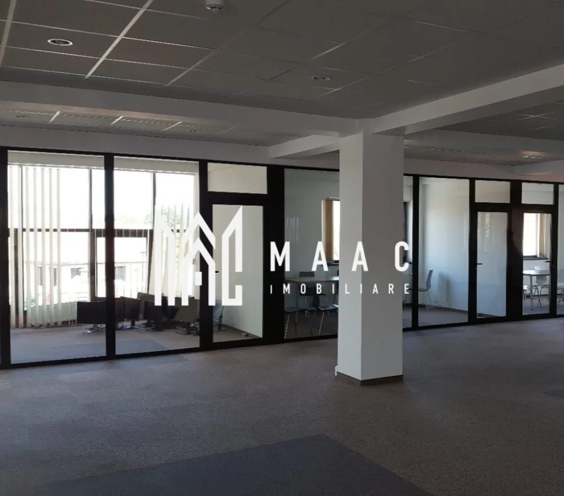 Spațiu comercial | 3 etaje | 950 mp | Ultracentral - MAAC Imobiliare propune spre închiriere un imobil situat pe 3 etaje, 950 mp utili, zonă ultracentrală.

Compartimentarea imobilului:
Parter - spațiu comercial.
Etajul 1 și 2 - spațiu de birouri.
Etajul 3 - retras, unde se află zona de dining.
Terasă accesibilă de 254 mp.
Parcare proprie cu 15 locuri, de 890 mp.

Imobilul este racordat la toate utilitățile: apă, canalizare, energie electrică și gaze naturale.

Pentru mai multe detalii, specificați telefonic ID: CP2853122.