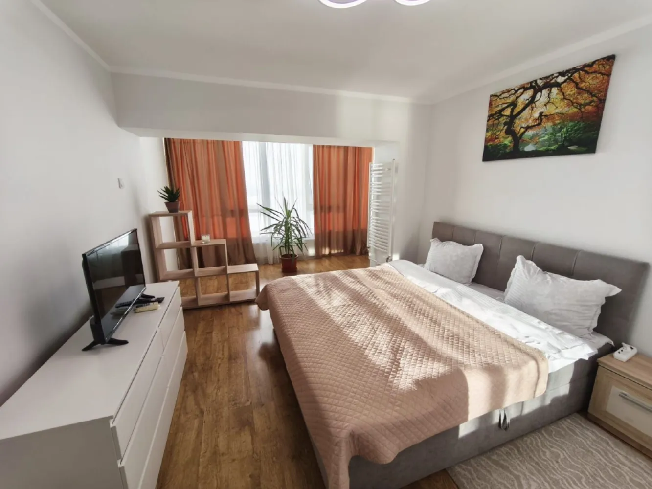 De inchiriat apartament spatios, 3 camere, pe Faleza, 900 euro