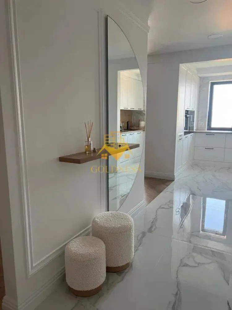 2 camere, LUX, parcare,AC, totul nou, Andrei Muresanu zona Revo, Sigma - GOLDNESS Imobiliare vă propune spre închiriere un apartament cu 2 camere complet mobilat și utilat, la etajul 3 într-un imobil de 4 etaje, în cartierul Andrei Muresanu. 

Apartamentul este compartimentat astfel:
 - dormitor cu pat matrimonial, dressing, noptiere

 - living cu bucatarie open-space complet utilată, canapea extensibilă, loc de servit masa 

 - baie cu cabina de dus, calorifer port prosop inox și dulap pentru depozitare.

 - terasa de 10 mp.

Imobilul este dotat cu toate cele necesare- centrală proprie, mașină de spălat haine, frigider, plită electrică, hotă, etc. 

Se află în apropierea stațiilor de transport în comun, magazine, restaurante, spații verzi, farmacii, etc. 

Dispune de loc de parcare subterana!

Dacă sunteți interesați de acest apartament și doriți să îl vizionați, dar și pentru alte oferte sau detalii nu ezitați să ne contactați telefonic sau prin e-mail. Vă stăm la dispoziție!