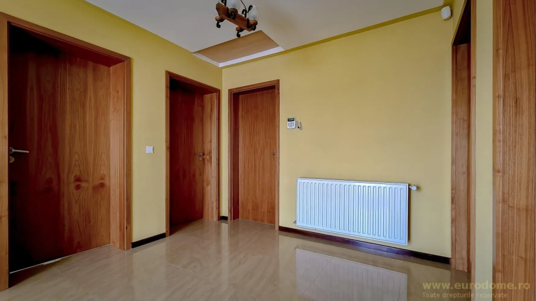 Casă nouă, intrare Stupini