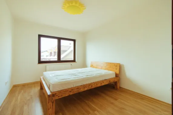 Casă nouă, intrare Stupini