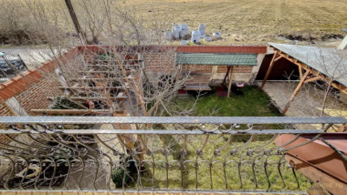 Casă nouă, intrare Stupini