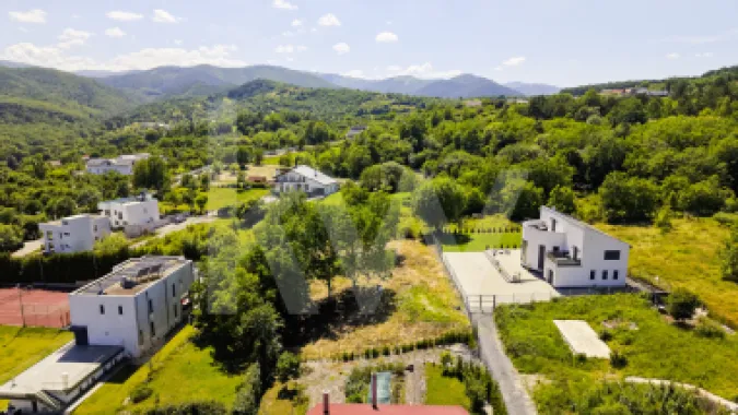 Teren 1340 mp în Cisnădioara – Cu Vedere la Cetatea Medievală și Munții Făgăraș
