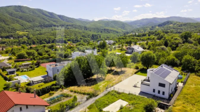 Teren 1340 mp în Cisnădioara – Cu Vedere la Cetatea Medievală și Munții Făgăraș