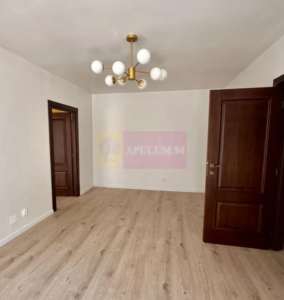 Apartament 4 camere Stefan Cel Mare-Badea Cartan - Compania imobiliara apulum94 va propune spre inchiriere un apartament de 4 camere confort 1 ,semidecomandat, etajul 4/10 situat in zona Stefan Cel Mare-Spitalul Colentina .Apartamentul este nemobilat, proaspat zugravit, usile de interior schimbate si Bucataria mobilata.Poate fi inchiriat pentru locuit dar si ca sediu de firma, propritarul se ocupa de obtinerea acordului de la vecini.
 Conditii la inchiriere: 1 chirie +! 1garantie si contract ANAF .
 Pentru mai multe detalii sau o eventuala vizionare a apartamentului va rog sa ma sunati la numarul deb telefon 0733683454- Dorin Dinu/ Apulum94