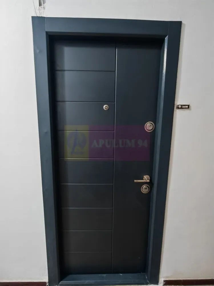 Garsonieră confort 1 Dristor - Agentia Imobiliara Apulum 94
Va propune spre vanzare o garsonieră situată lângă gura de metrou Dristor 2, etaj 2/10, suprafața 31.2 mp. 
Locuința este complet renovată, gresie, faianță,uși schimbate. 
Blocul este curat și civilizat, dispune de paza 24/24, reabilitat termic și fără risc seismic