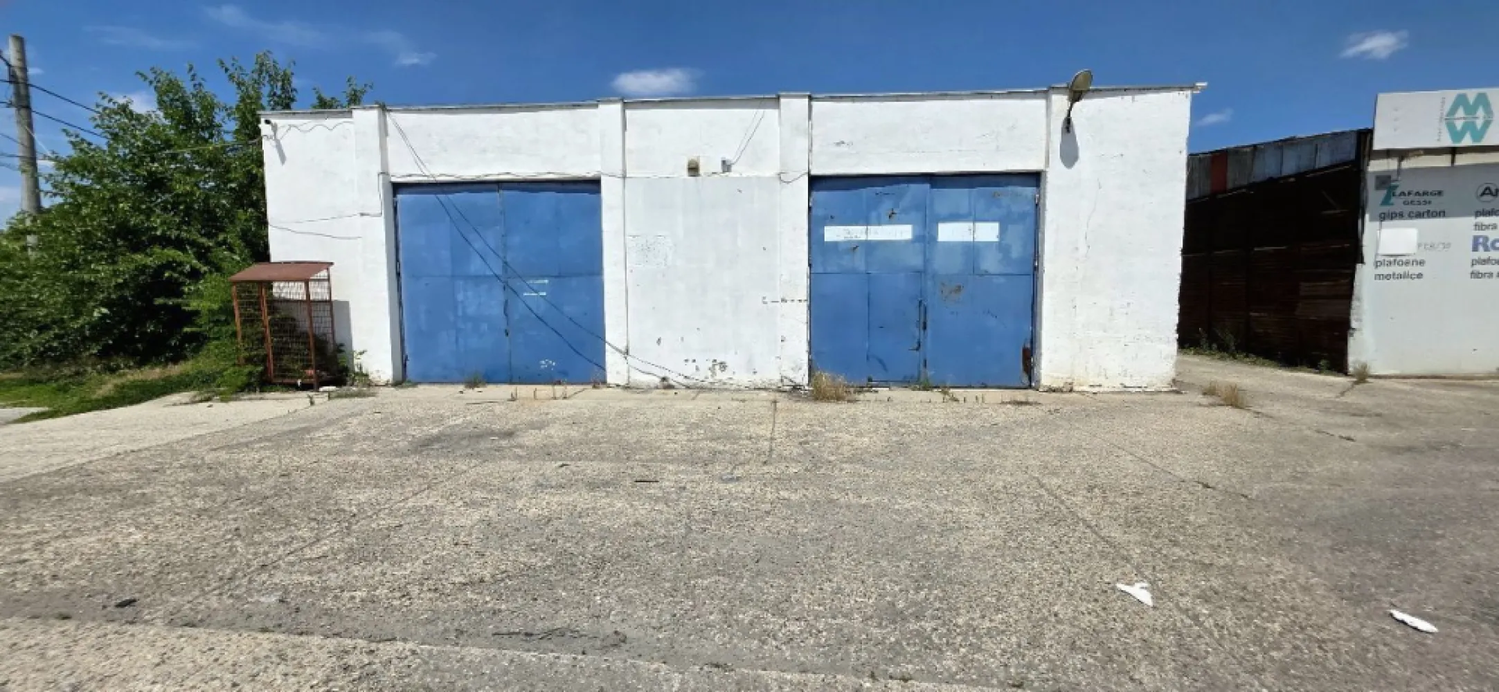 Hală de închiriat Popesti Leordeni – Șoseaua de Centură 550mp - K Imobiliare** propune spre închiriere hală din cărămidă, situată în zona **Șoseaua de Centură – Popesti Leordeni, cu acces facil pentru transport și distribuție.
Detalii proprietate:
* Suprafață utilă: 550 mp**
* 2 usi mari de acces
* Construcție: **cărămidă**
* Înălțime: **4 m**
* Spațiu open space
* Acces facil TIR / utilitare
* Curte pentru manevră / parcare

Localizare excelentă:
* Aproape de centura București
* Acces rapid către oraș și autostrăzi
* Zonă industrială în dezvoltare

 Ideal pentru:

* Depozitare
* Logistică
* Activități de producție ușoară