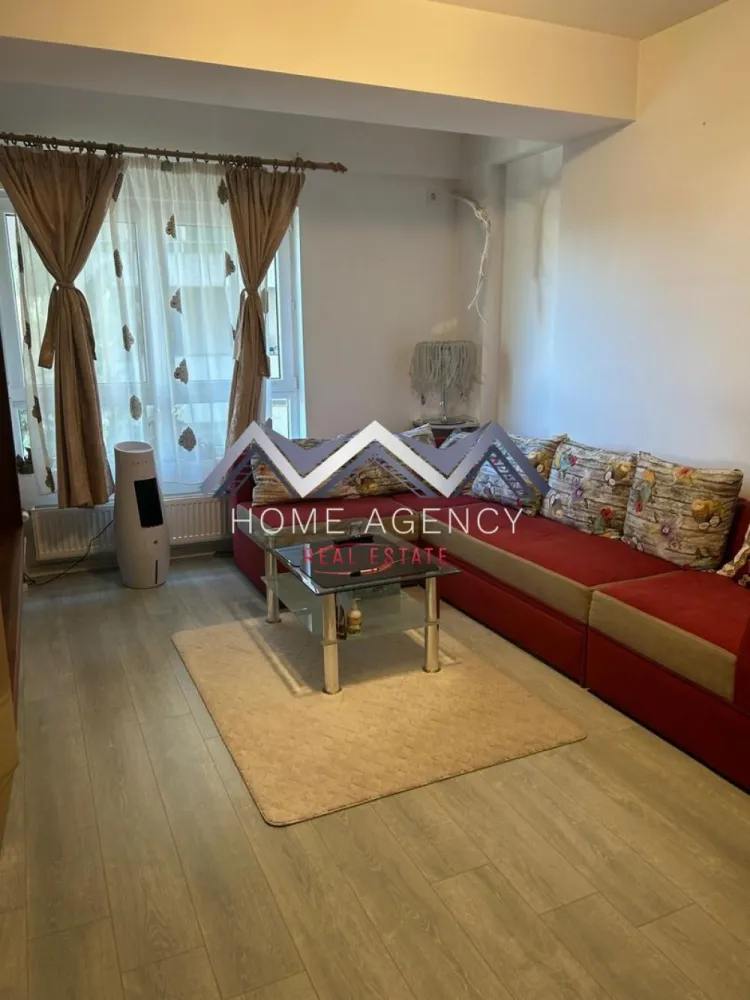 Apartament 3 camere | Toscana Residence - Vă propunem, spre vanzare, un apartament cu 3 camere, decomandat, mobilat și utilat, situat la parter (înalt), într-un bloc nou, cu lift, din Otopeni, cu acces facil către magazine (Lidl și Mega Image la 1 minut de mers pe jos, Penny, restaurante, farmacii, stație de autobuz la 2 minute de mers pe jos, școli/ grădinițe, terenuri de tenis, benzinărie, Aeroport, DN1 etc. Apartamentul este foarte spațios și foarte bine compartimentat, având un living și un hol foarte generos, o bucătărie închisă, două dormitoare și o baie cu cadă cat si balcon. Programează-te acum pentru o vizionare! Dacă aveți o proprietate de vânzare/închiriere sau sunteți interesați de o proprietate aflată în portofoliul agenției noastre, vă rugăm să ne contactați la numărul de telefon din anunț sau pe adresa de email contact@homeagency.ro. }}
