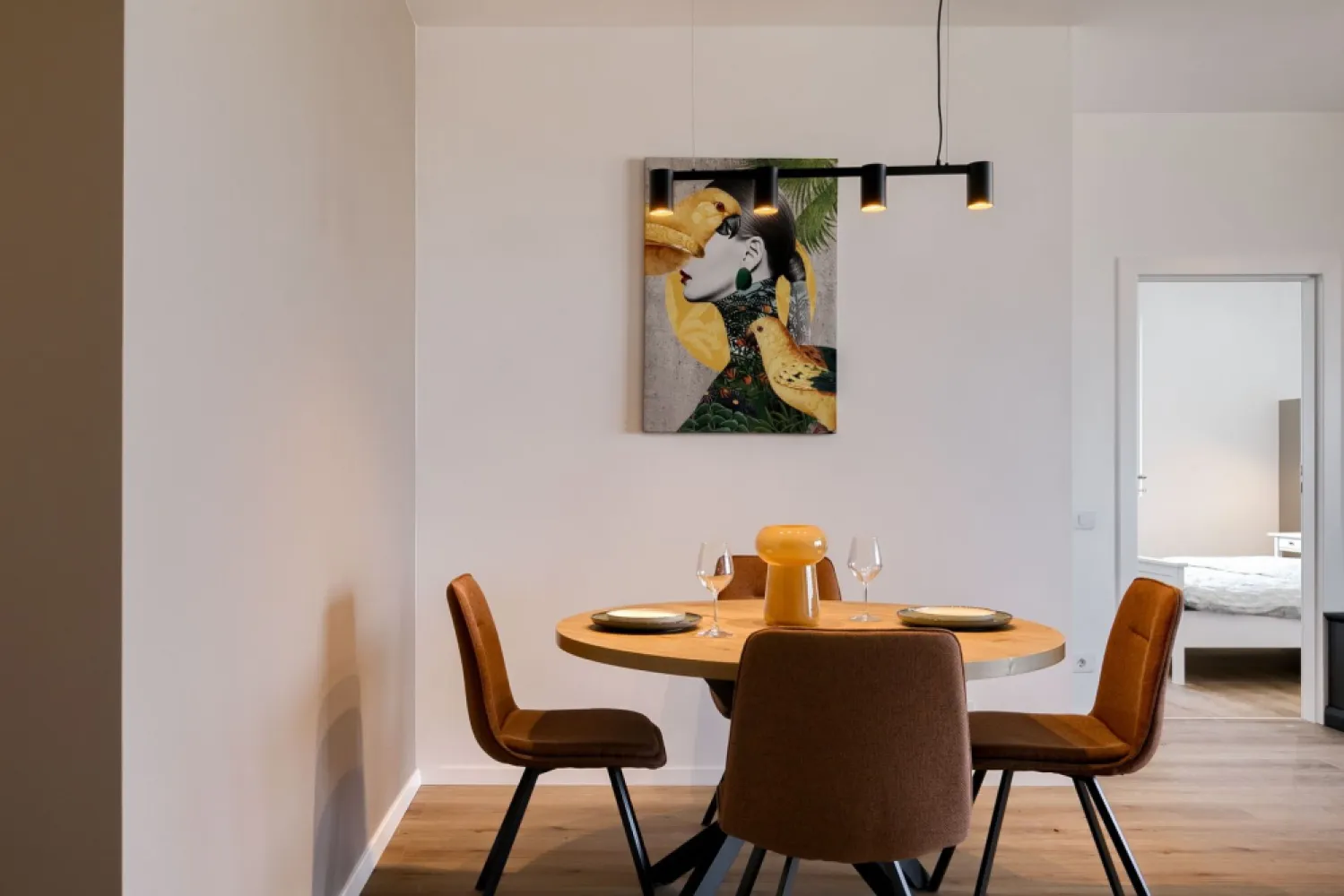 Apartament ARED Nou la cheie, 2 Camere, COMISION 0 - 🏡 De vânzare direct dezvoltator: Apartament Nou Mobilat & Utilat – 2 Camere, 52 mp – ARED, Etaj 4, cu Chiriaș Inclus

📍 Localizare: Cartier rezidențial ARED – acces securizat, zonă liniștită și modernă
📐 Suprafață utilă: 52 mp
🏢 Etaj: 4/ cu lift
🚗 Loc de parcare inclus
🌳 Parc privat 16.000 mp pentru rezidenți

🔹 Apartament nou, modern, mobilat și utilat complet
🔹 Compartimentare eficientă – living spațios, dormitor, bucătărie open space, baie
🔹 Finisaje premium și electrocasnice noi
🔹 Acces facil către puncte de interes, magazine, școli și mijloace de transport 
🔹 Încălzire în pardoseală – centrală termică proprie pe gaz
✅ Ideal pentru o viață confortabilă, într-o comunitate selectă, cu toate facilitățile la îndemână.

📞 Pentru detalii și vizionări: 
Lucian Marc 0746093329 , Consultant imobiliar ARED
Birou: ACASĂ | Agenție imobiliară Arad
Adresă: Bulevardul Decebal 2, Arad 310133