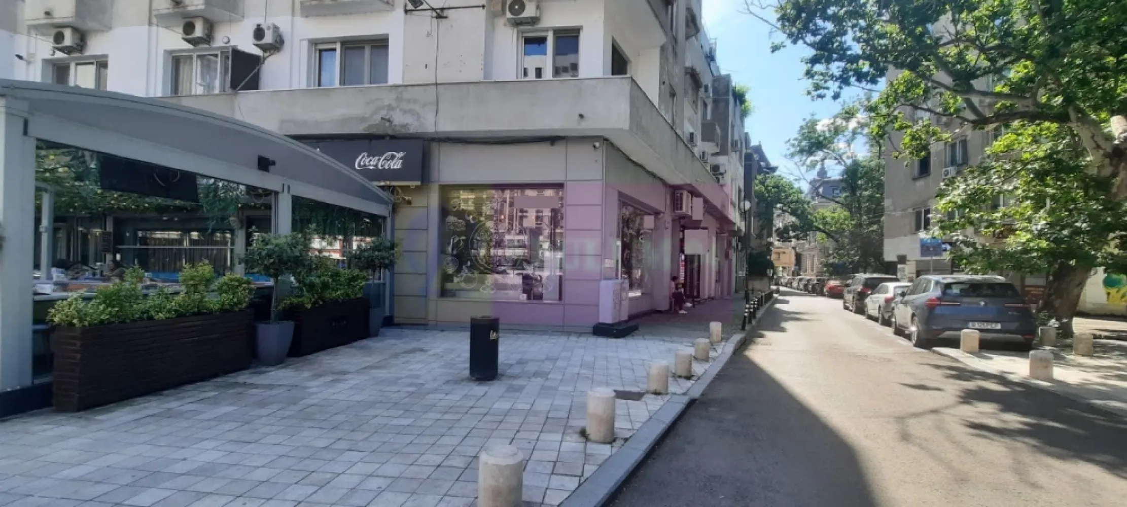 Spatiu comercial la inchiriere in zona Magheru - Va oferim spre inchiriere un spatiu comercial in zona Magheru, cu o suprafata de 58mp+pivnita 58mp, cu 3 vitrine si o singura intrare.
Ideal orice tip de activitate.
Pentru detalii si vizionari contactati agentul la 0733683461 Dona Camelia