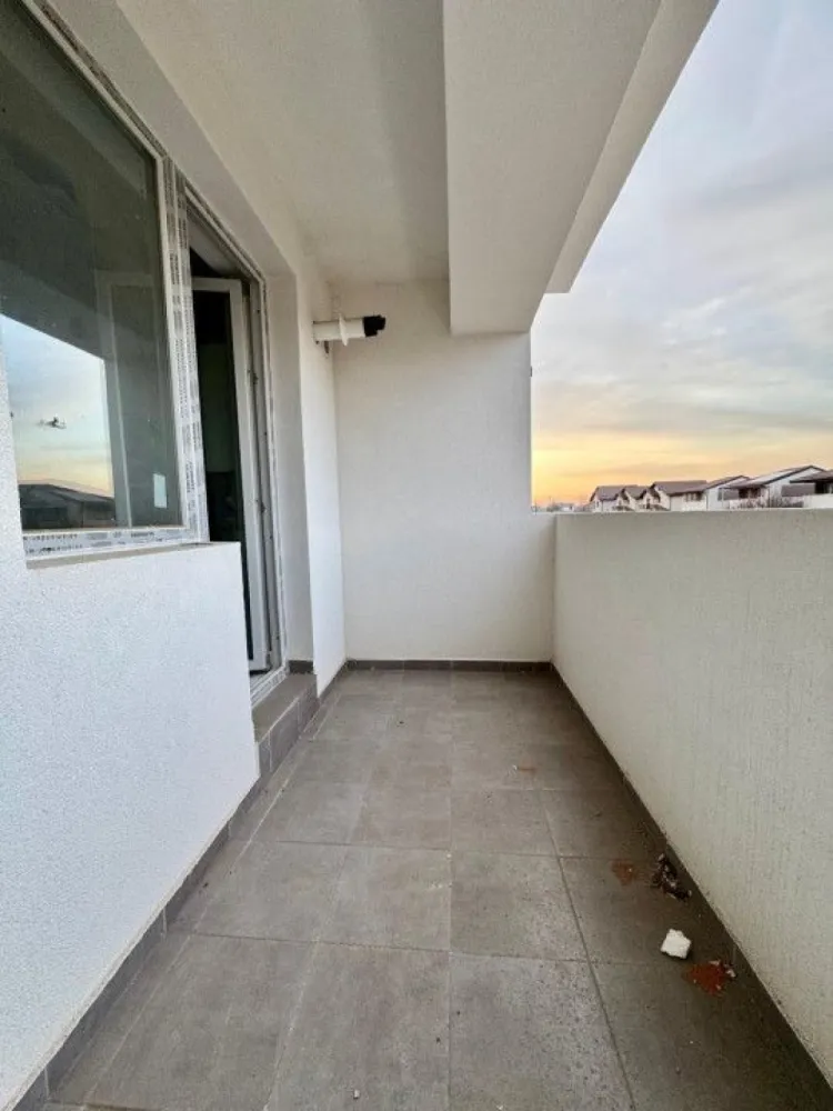 Ap. doua camere zona Militari Residence mutare imediata - TVA INCLUS !! Bine ati venit intr-o oaza de confort și rafinament în inima cartierului Militari Residence! Aceasta proprietate îți oferă o oportunitate unică de a locui într-un spațiu elegant, perfect adaptat pentru nevoile tale. Detalii Cheie: Locație Ideală: Situat în cartierul Militari Residence, acest apartament oferă acces facil la toate facilitățile urbane, incluzând magazine, restaurante, parcuri și centre de învățământ. Design Modern: Cu finisaje de înaltă calitate, acest apartament emană eleganță și confort. Spațiile luminoase și bine iluminate se îmbină perfect pentru a crea un ambient primitor și relaxant. 2 Camere Spațioase: Cu două camere generoase, acest apartament este potrivit pentru cupluri sau familii mici în căutarea unei locuințe confortabile și practică. Balcon Privat: Beneficiază de un balcon privat, unde poți savura o cafea în timp ce te bucuri de aerul proaspăt și de priveliștea încântătoare a cartierului. Facilități Suplimentare: Parcare Asigurată: poti beneficia contra-cost de loc de parcare privat, oferindu-ți comoditate și siguranță pentru mașină. Securitate 24/7: Militari Residence este un cartier sigur, astfel încât să te poți bucura de liniște și pace în fiecare zi. Acces Rapid la Transport Public: Cu acces ușor la mijloacele de transport în comun, te vei bucura de conexiuni rapide către orice destinație din București. Nu rata ocazia de a locui într-un apartament ce oferă combinația perfectă între confort, stil și funcționalitate. Contactează-ne astăzi pentru a programa o vizionare și a începe o nouă etapă a vieții tale într-o locuință de vis! }}