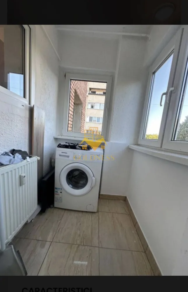 1 camera, Gheorgheni, Facultatea de Drept/Law, Nicolae Titulescu,Profi - GOLDNESS Imobiliare vă propune spre închiriere un apartament cu 1 camere complet mobilat și utilat, la etajul 3 într-un imobil de 4 etaje, în Cartierul Gheorgheni, foarte aproape de Facultatea de drept.
Posibilitatea de parcare în zona la liber.
Se află în apropierea stațiilor de transport în comun, magazine, restaurante, spații verzi, farmacii, etc. 

Apartamentul este compartimentat astfel:
 - camera cu pat matrimonial, dressing, noptiere, birou
 - bucătărie complet utilată și mobilată
 - baie cu cada, calorifer port prosop și dulap pentru depozitare.
 - balcon 3mp.

Imobilul este dotat cu toate cele necesare- termoficare, frigider, aragaz, hotă, mașină de spălat haine, etc. 

Dacă sunteți interesați de acest apartament și doriți să îl vizionați, dar și pentru alte oferte nu ezitați să ne contactați telefonic sau prin e-mail. Vă stăm la dispoziție!
Pentru intermediere se percepe un comision de 50% din prețul chiriei!