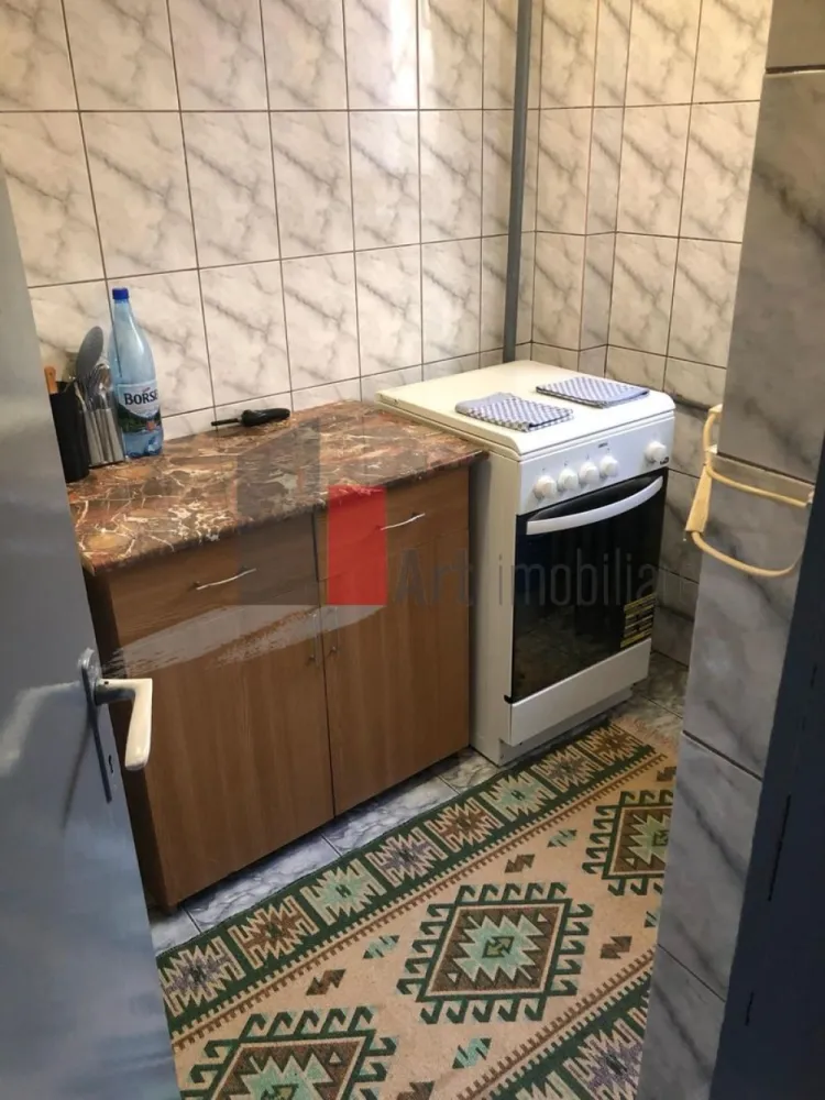 Garsoniera Drumul Taberei - Va propunem, o garsoniera confort 1 semidecomandata in cartierul Drumul Taberei - b-dul 1 Mai

Garsoniera se afla la etajul 1 al unui imobil construit in 1982 si reabilitat termic. Se afla la cca 7-8 min de st. metrou Favorit și 5 min de tramvai 41.

Garsoniera este liberă, actele pregatite pentru vanzare si necesita renovare

Facilități :in apropiere se afla hiprmarket, st.STB, școli si gradinite.

Pentru informatii sau vizionare va stam la dispozitie: 0720-622.788