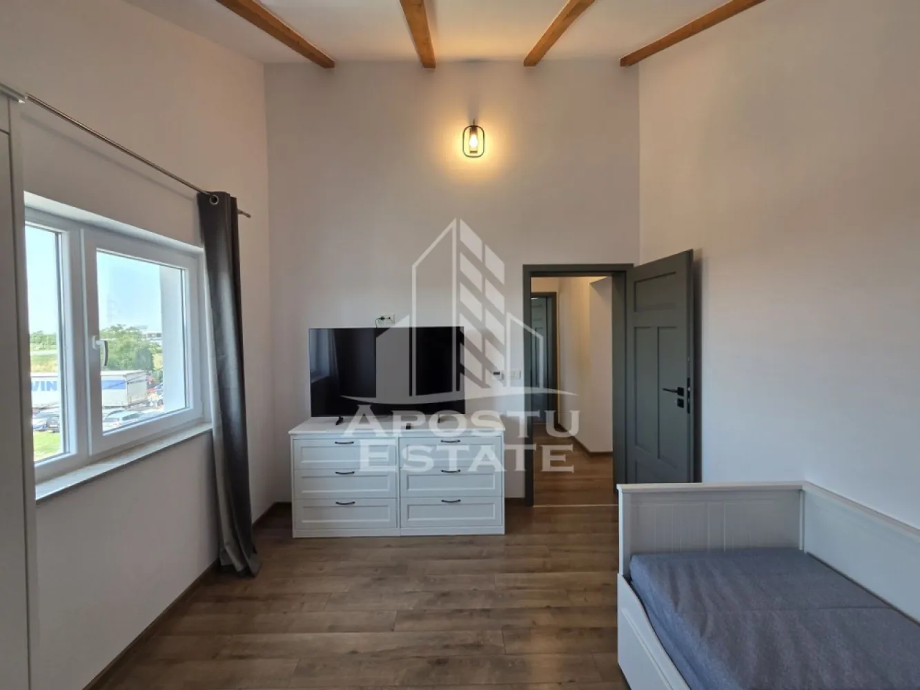 Apartament cu 3 camere, loc de parcare, in Dumbravita