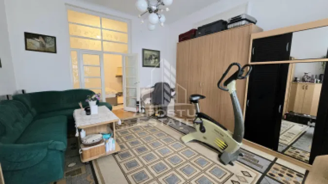 Casa de vanzare, 7 camere si 4 bai, centrala proprie, zona Odobescu